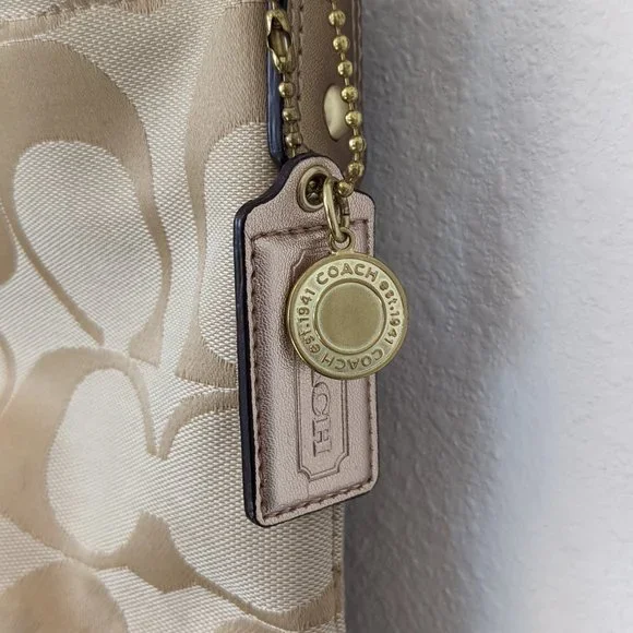 Coach purse/bag crossbody medium size - Picture 5 of 7